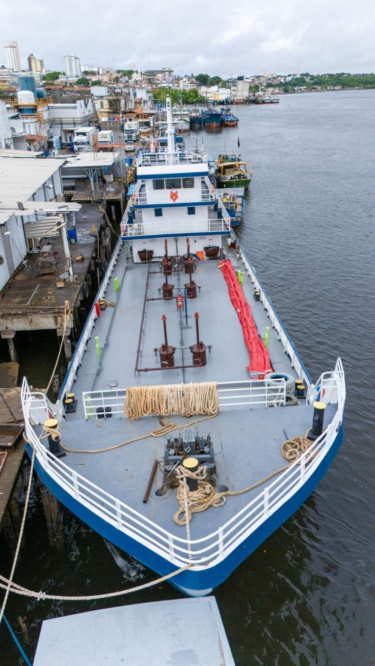 BNB financia navio tanque de 350 mil litros de combustível para abastecer Fernando de Noronha