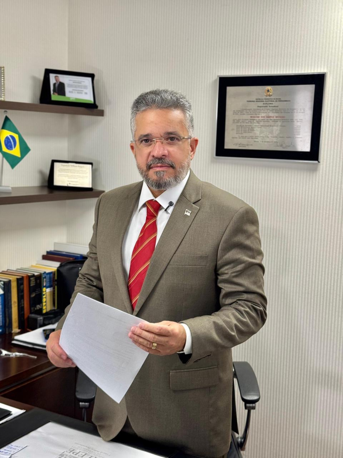 Deputado William Brigido propõe regras para bicicletas elétricas e patinetes em Pernambuco
