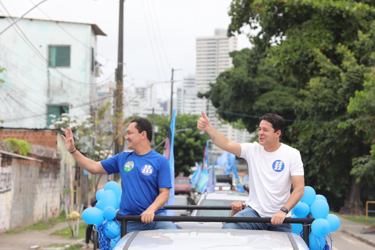 Anderson e André Ferreira realizam grande carreata pela Zona Norte do Recife