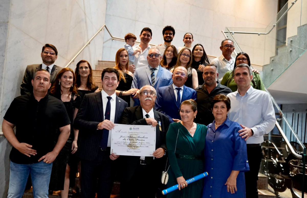 Por indicação de Henrique Filho, juiz José Adelmo Barbosa recebe Medalha Joaquim Nabuco, maior honraria da Alepe