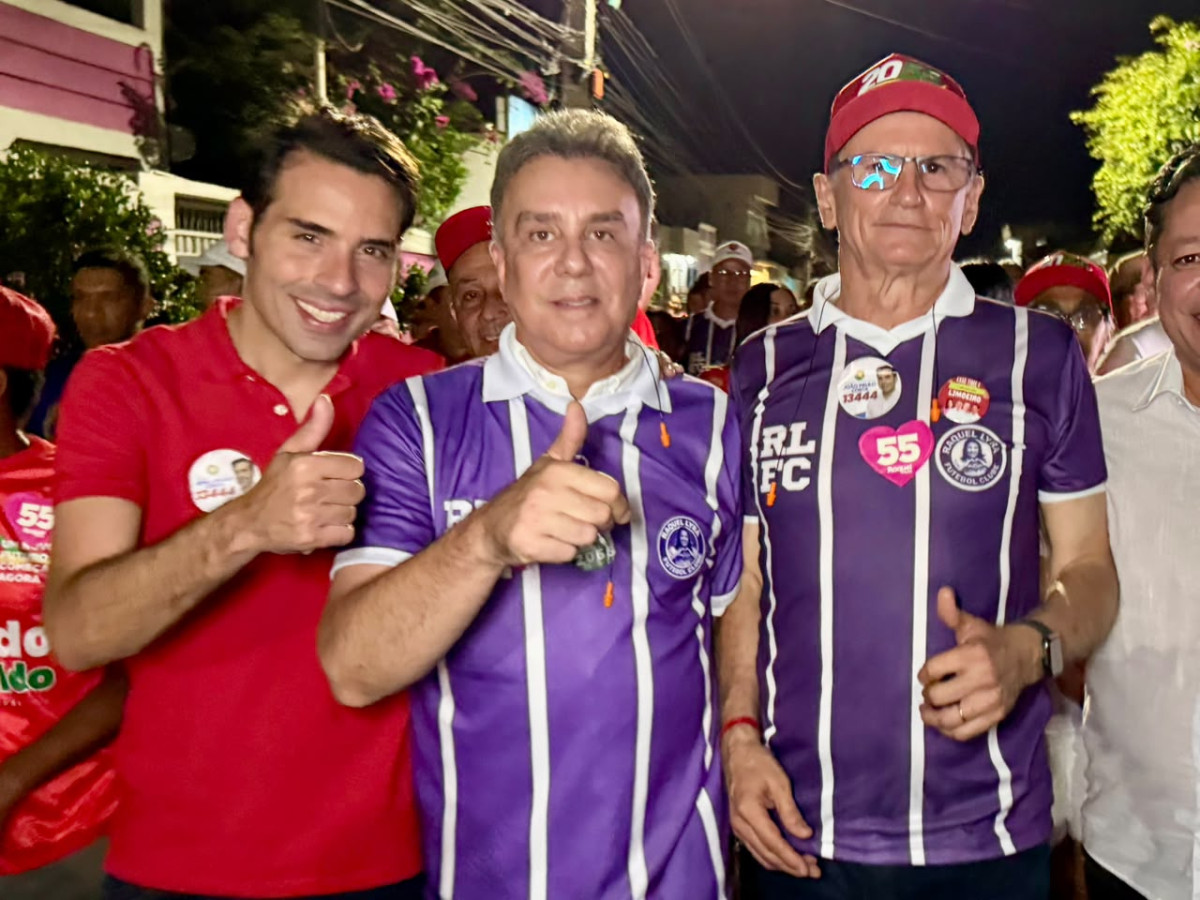 João Paulo Costa participa de grande caminhada em Limoeiro, ao lado de Orlando Jorge e Ricardo Teobaldo