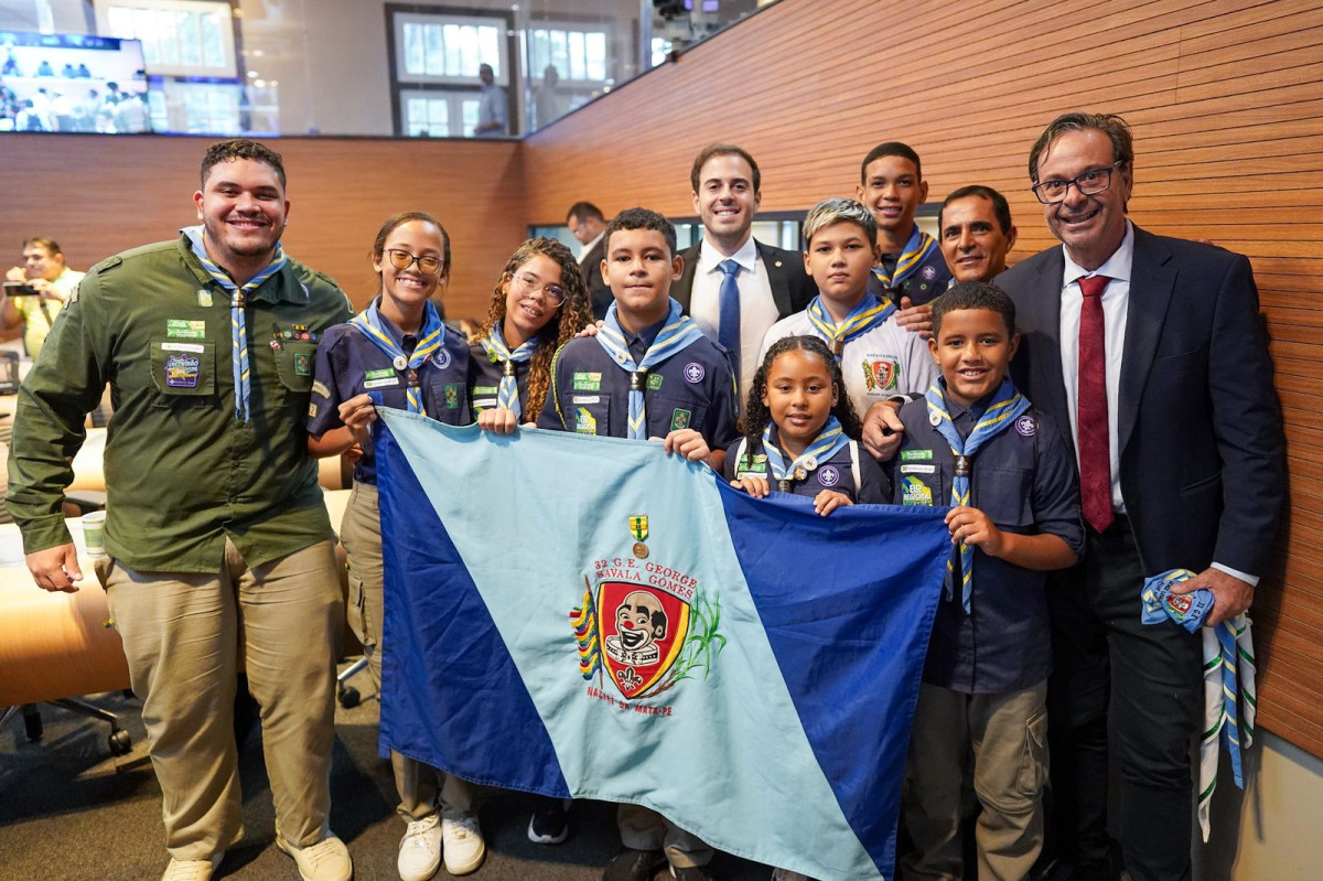 Movimento dos Escoteiros de Pernambuco recebe reconhecimento de Gilson Machado Neto e Gilson Filho