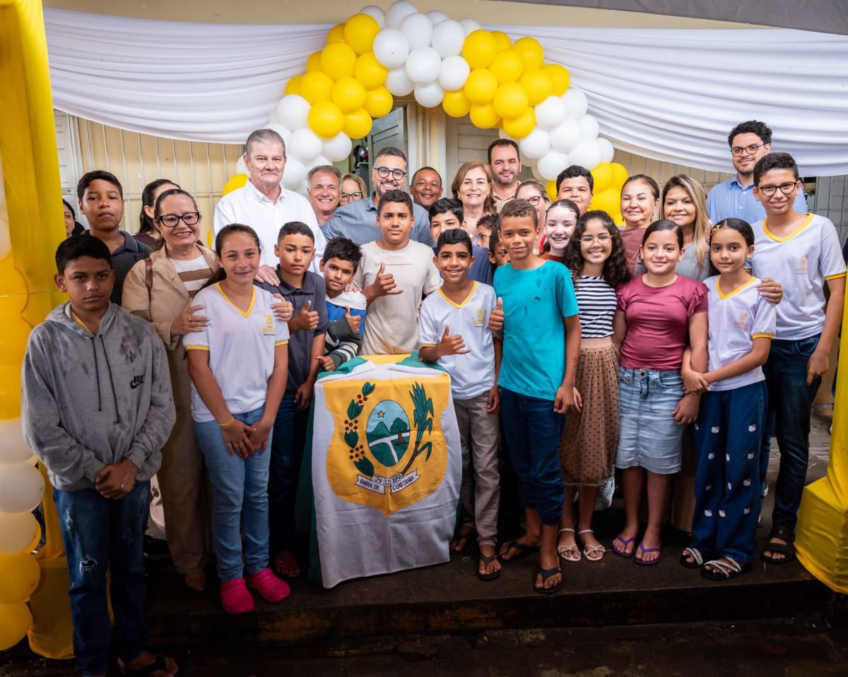 No Dia do Estudante, Barra de Guabiraba anuncia mais de R$ 2,6 milhões em obras e entrega novos veículos para educação e saúde