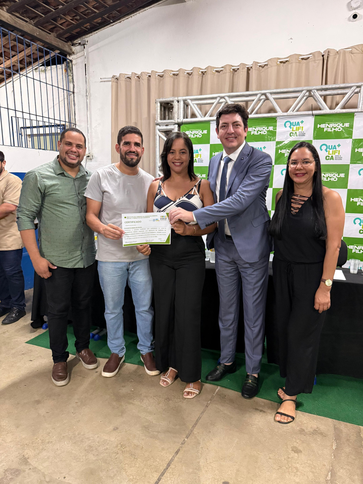 Henrique Filho certifica mulheres em Chã de Alegria com formação profissional, kits de trabalho e novas oportunidades de renda