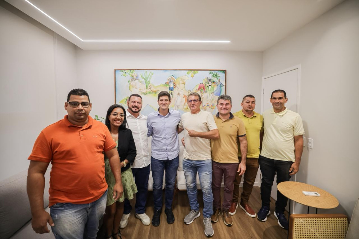 João Campos recebe o apoio de liderança da oposição e vereadores da base de Raquel Lyra em Gameleira