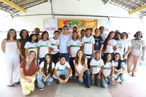Visão Recife entrega óculos e amplia cuidado com a saúde de estudantes da Rede Municipal