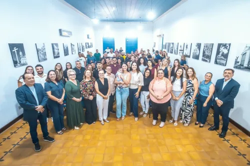 Mirella empossa mais 48 novos servidores municipais de três secretarias
