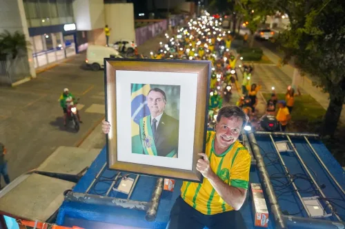 A cidade que Lula nasceu lota a carreata da Direita