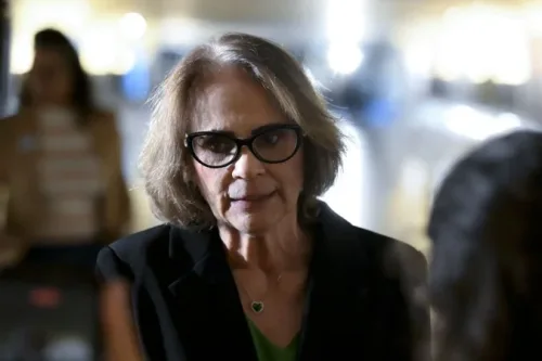 Damares colhe assinaturas para CPMI de Roberta Luchsinger e Lulinha