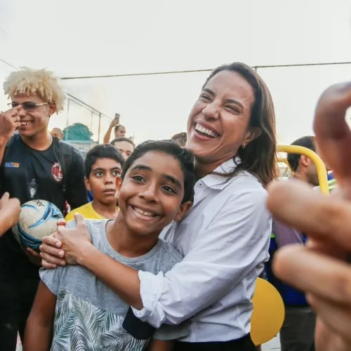 Coluna da quarta-feira: Raquel derrota o “ódio e a mentira” e se reelege governadora de Pernambuco