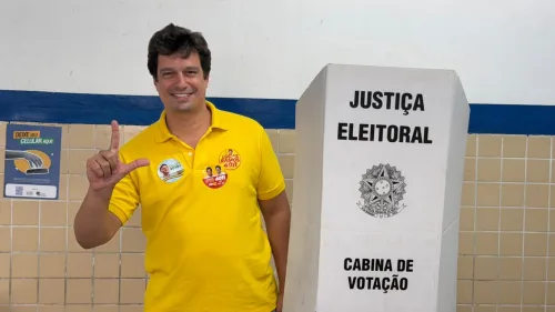 Lucas Ramos exerce direito de voto em Petrolina ao lado da família e reafirma compromisso com o Sertão