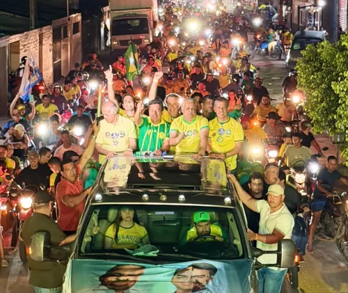 “Esse matuto do Agreste não vai se ajoelhar ao STF”, afirma Mendonça em carreata em Palmares