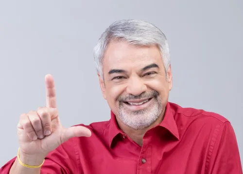 Humberto Costa vota às 11h13 deste domingo (4), em Boa Viagem, no Recife