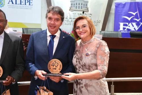 Guilherme Uchôa Jr. é homenageado pela Fundação Altino Ventura por atuação e investimentos na saúde