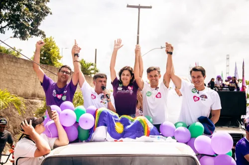 Ao lado de Priscila Krause, Diego Cabral participa de grande carreata com João de Nadegi, Daniel Coelho e e Eduardo da Fonte em Camaragibe