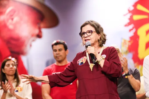 Plenária no Recife reúne lideranças políticas em mobilização pela reeleição de Lula