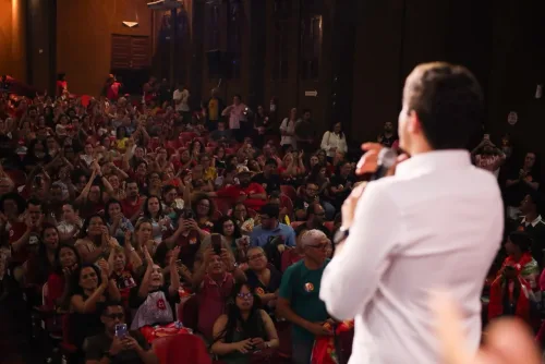 Em plenária no Recife, João Campos reforça papel decisivo do Nordeste na reeleição de Lula