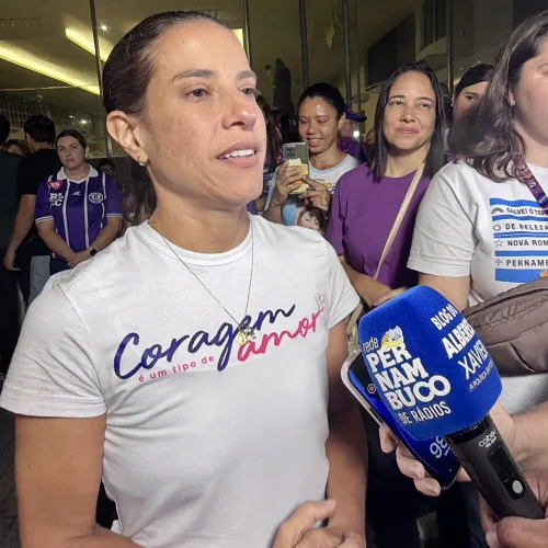 "O que nos anima é o futuro, que agora está nas mãos do povo e de Deus", diz Raquel em agenda no Morro da Conceição
