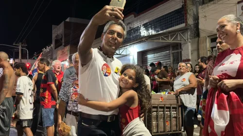 Mar de gente toma as ruas de Pesqueira em ato pró-Lula e em defesa da democracia