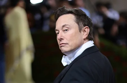 Musk confirma discussões sobre possível fusão entre SpaceX e Tesla