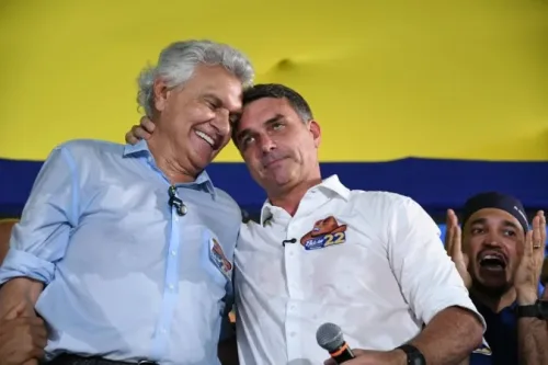 Flávio diz que usará maioria no Congresso para mudar Constituição