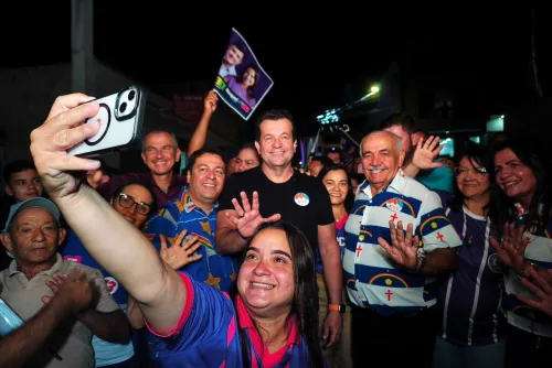 Prefeito Silvestre lidera grande caminhada em Passira em apoio a Waldemar Oliveira