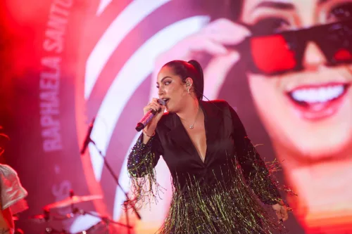 Raphaela Santos e Rey Vaqueiro lotam público na penúltima noite do Igarafest