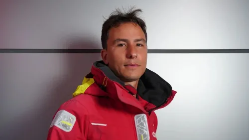 Brasileiro vem da África ao Brasil remando sozinho após 2 anos de treino