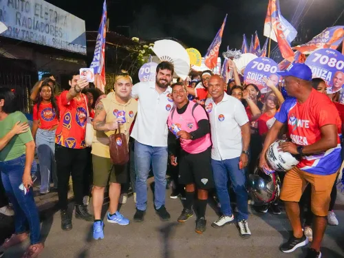 Em Paulista, César Ramos participa de caminhada da vitória ao lado do candidato Souza Vigilante