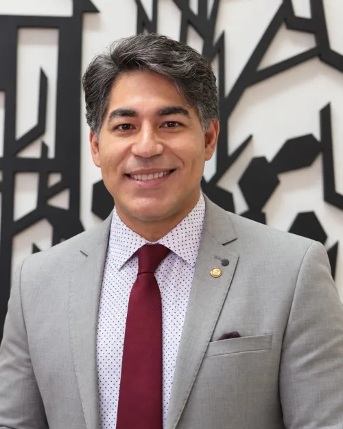 Diretor do Campus Agreste participa de agenda acadêmica internacional em Portugal e na França