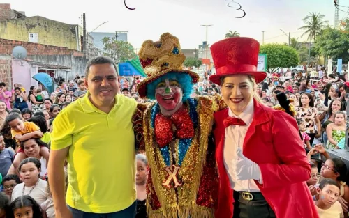 Prefeito Lúcio Silva acompanha Festa das Crianças em Casinhas, que reúne grande público no centro da cidade