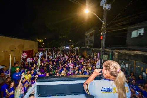 Em último ato com fala permitida, Andréa Medeiros agradece a confiança do povo e o apoio de vereadores, lideranças e militantes