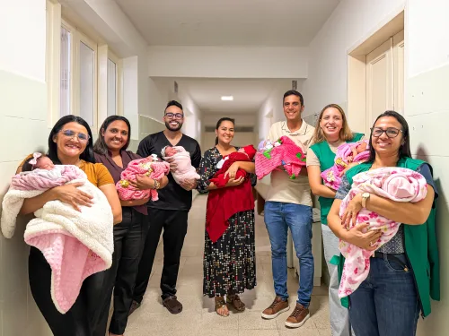 Prefeito Duguinha Lins celebra nascimento de sete meninas em um só dia no Hospital Municipal Manoel Abrantes Ferreira
