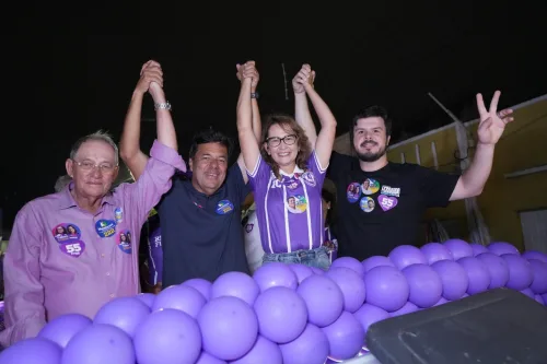 São Bento do Una arrasta multidão em caminhada com Mendonça, Raquel, Débora Almeida e Fernando Filho