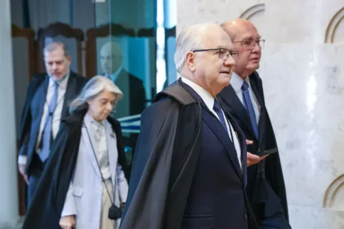 PF vai entregar a Fachin arquivos do caso Master que citam ministros