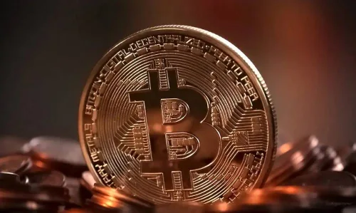 Bitcoin se aproxima de US$ 82 mil com redução das expectativas de alta dos juros nos EUA