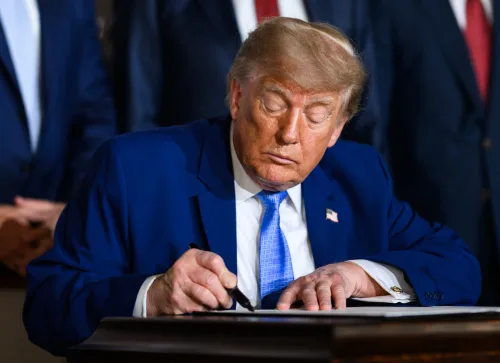 Trump anuncia operação para exploração de petróleo e gás na Groenlândia