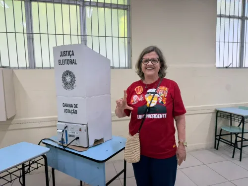Teresa Leitão acompanha chapa majoritária e vota em Olinda