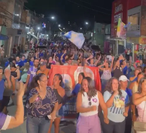 Na reta final da campanha, Thiago de Miel reúne multidão e promove grande passeata em Xexéu ao lado de Anderson Ferreira e France Hacker