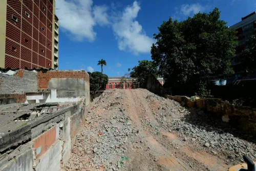 Prefeitura inicia última etapa da demolição do edifício na Rua da União