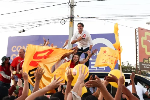 João Campos reforça propostas para o Sertão do Araripe durante carreata em Araripina