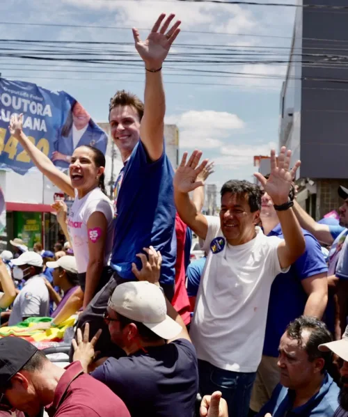 Em maior caminhada do sertão ao lado dos Coelhos e de Raquel, Mendonça reafirma Compromisso com nova ponte Petrolina/Juazeiro e com Hospital Regional