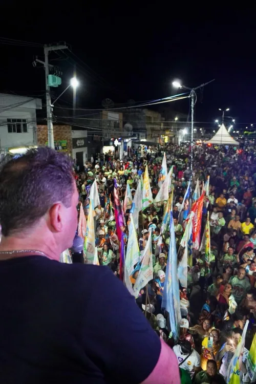 Waldemar Oliveira participa de grande caminhada em Venturosa e encerra campanha nesta sexta em Gravatá