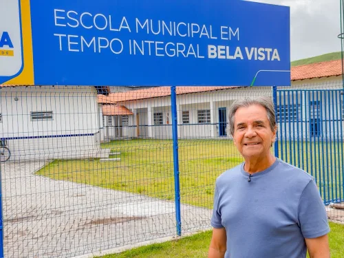 Carlos Santana entrega escola em tempo integral e garante ensino perto de casa para crianças de Bela Vista