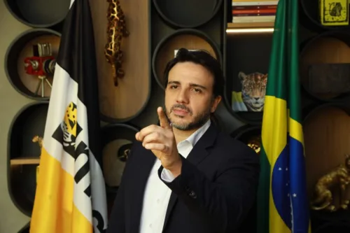 Renan Santos critica Cury por abandonar neutralidade e apoiar Flávio