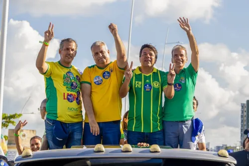 No último dia de campanha, Coronel Feitosa participa de carreata com Alfredo Gaspar na Avenida Boa Viagem