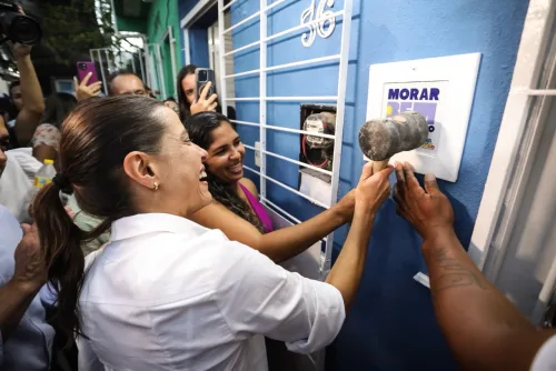 Governadora Raquel Lyra entrega 41 moradias reformadas pelo Programa Morar Bem na Imbiribeira, no Recife
