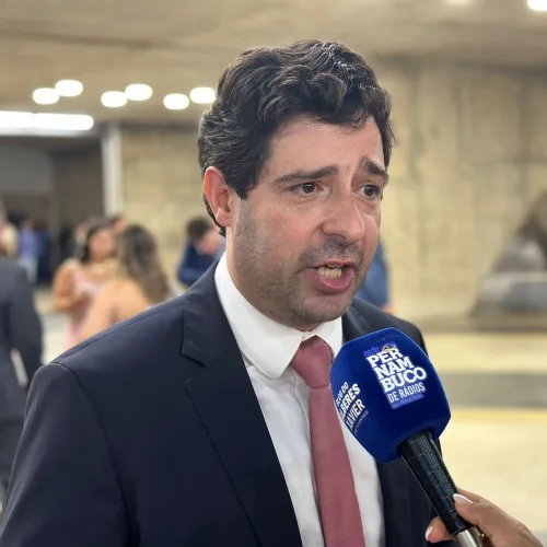 Reeleito com 79.569 votos, Rodrigo Farias cresce no interior e chega fortalecido ao segundo mandato