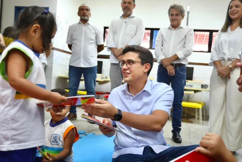 Chico Kiko acompanha anúncio de iniciativas que fortalecerão o desenvolvimento infantil