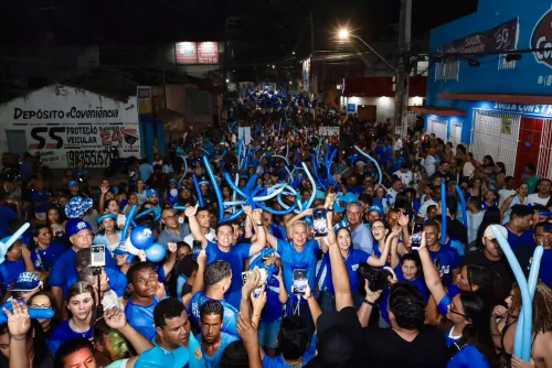 Iza, Túlio e Paulo Roberto lideram Onda Azul em caminhada até o Loteamento Conceição ll